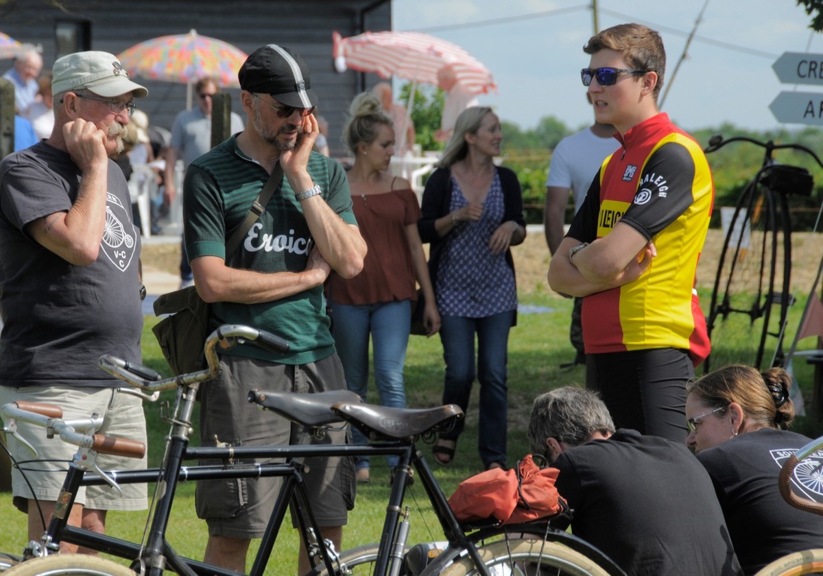 Fete 2017 Owners with their vintage bikes